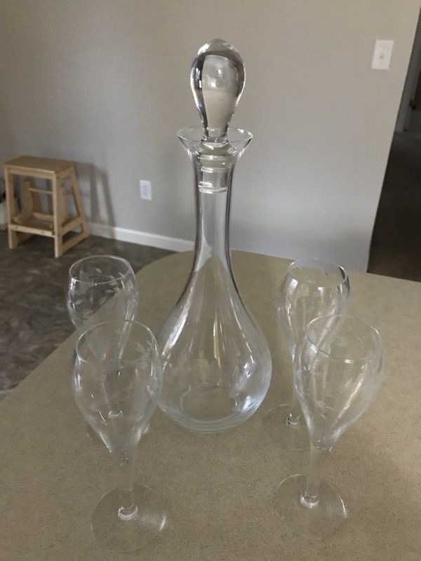 Princess House Heritage Collection Crystal wine Decanter and tulip shaped wine glasses