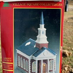 Caldor Village Square Collectibles Porcelain Lighted Liberty 