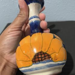 Talavera Sun Flower Bud Vase From Mexico Beautiful (small chip on rim priced accordingly)