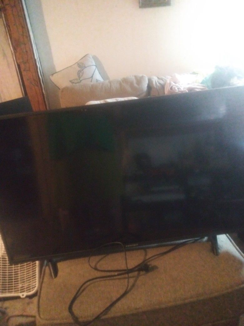 40 Inch Element / Roku Tv