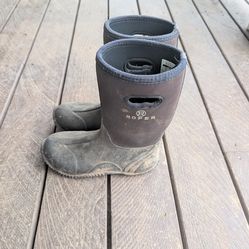 Big kids size 7 Roper mud boots for sale