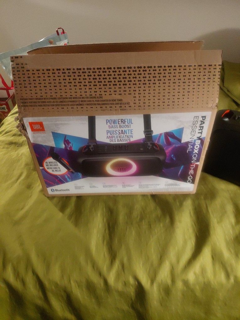 Jbl Party box On The Go Speaker And Microphone. Brand New 