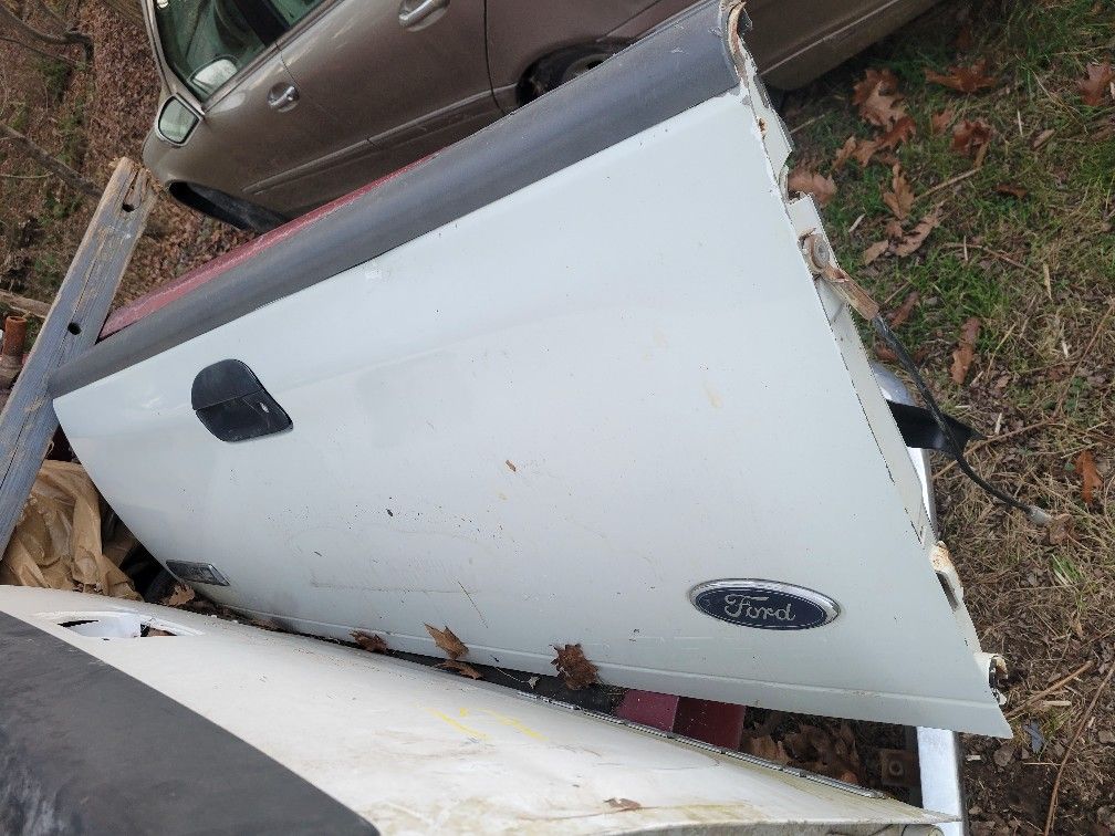 (2) 1(contact info removed) Ford F150 and 1(contact info removed) Superduty White tailgates