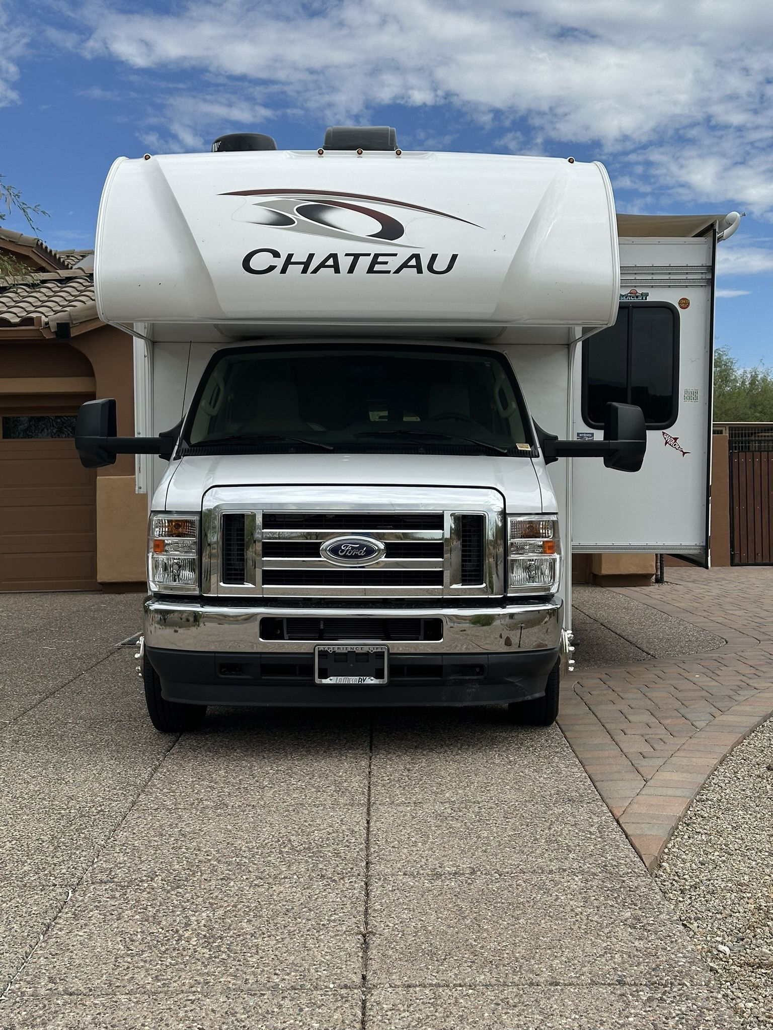 2022 Thor Chateau 27R