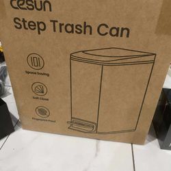 Cesun Small Bathroom Trash Can with Lid Soft Close, Step Pedal