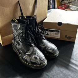 Rarely Worn*Womens*Dr. Martens*1460 8 Eye Boot**8*Wild Serpent