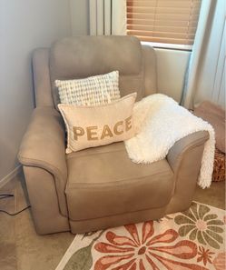 Signature Design by Ashley DuraPella Power Recliner