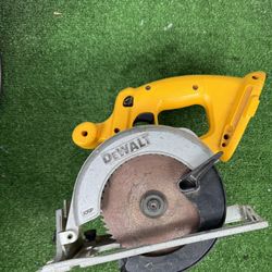 DeWalt 18V XRP cordless circular saw. 