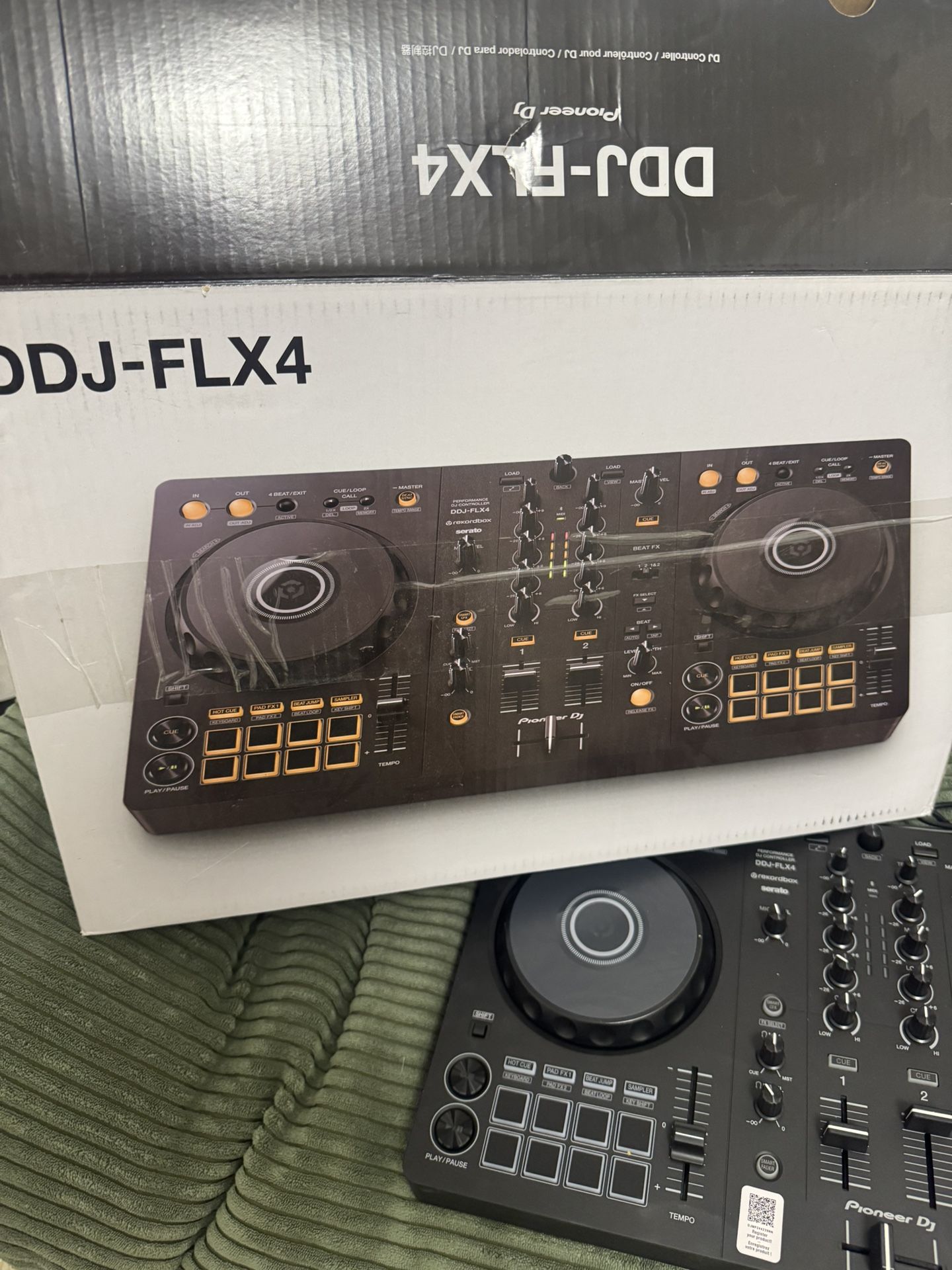 New Pioneer DDJ FLX4 DJ Controller