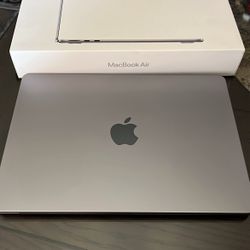 MacBook Air M2 13 Inch