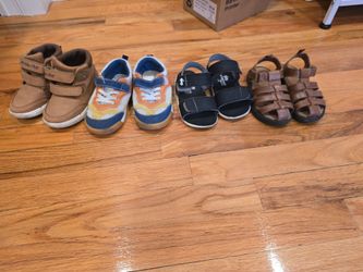Used toddlers Shoes. 4 pairs for 15$.
