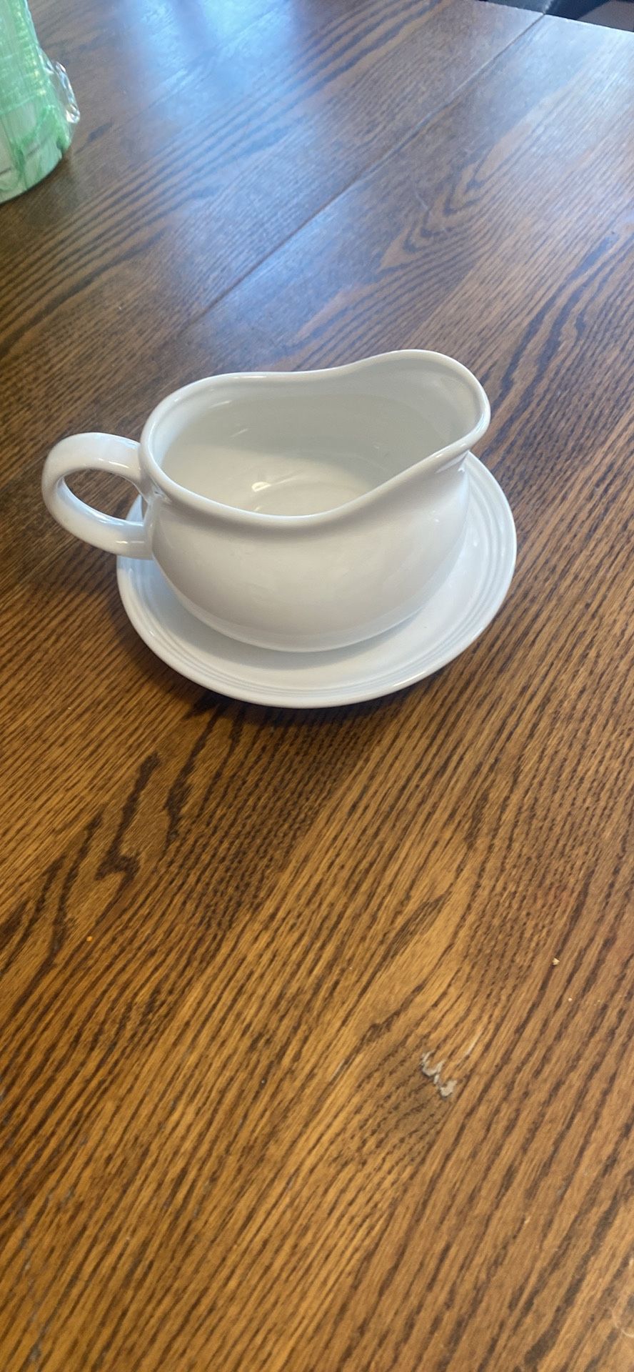 Pic China Gravy Boat and Plate in White