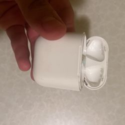 Apple AirPods 2nd Gen Case Asking 40$ Works Perfect Just Got Beats Read Description 