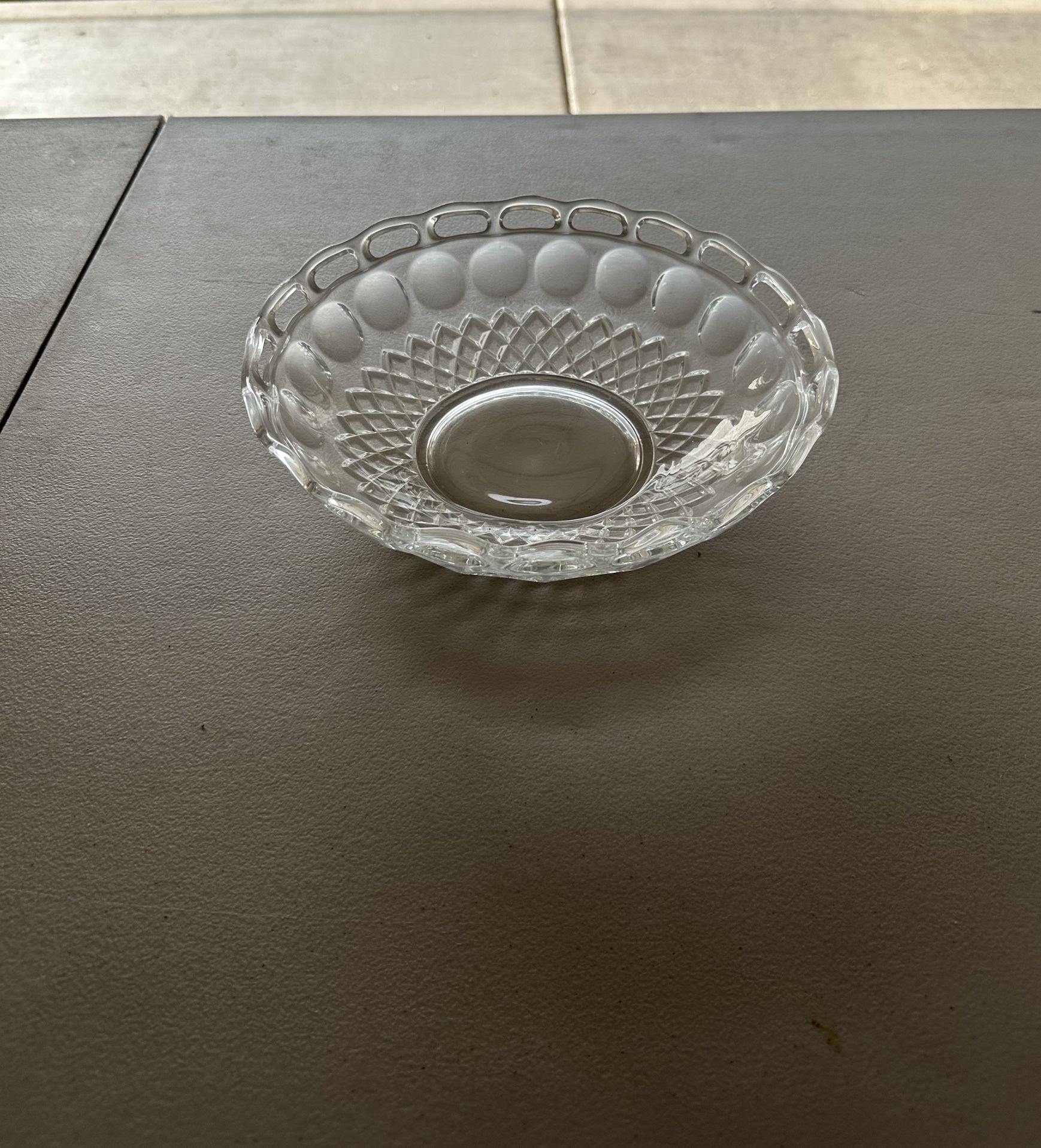 McKee Plymouth Vintage Thumbprint Colonial Band Serving Bowl!!