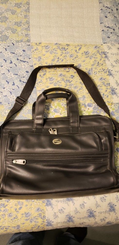 $15. American tourist shoulder Bag