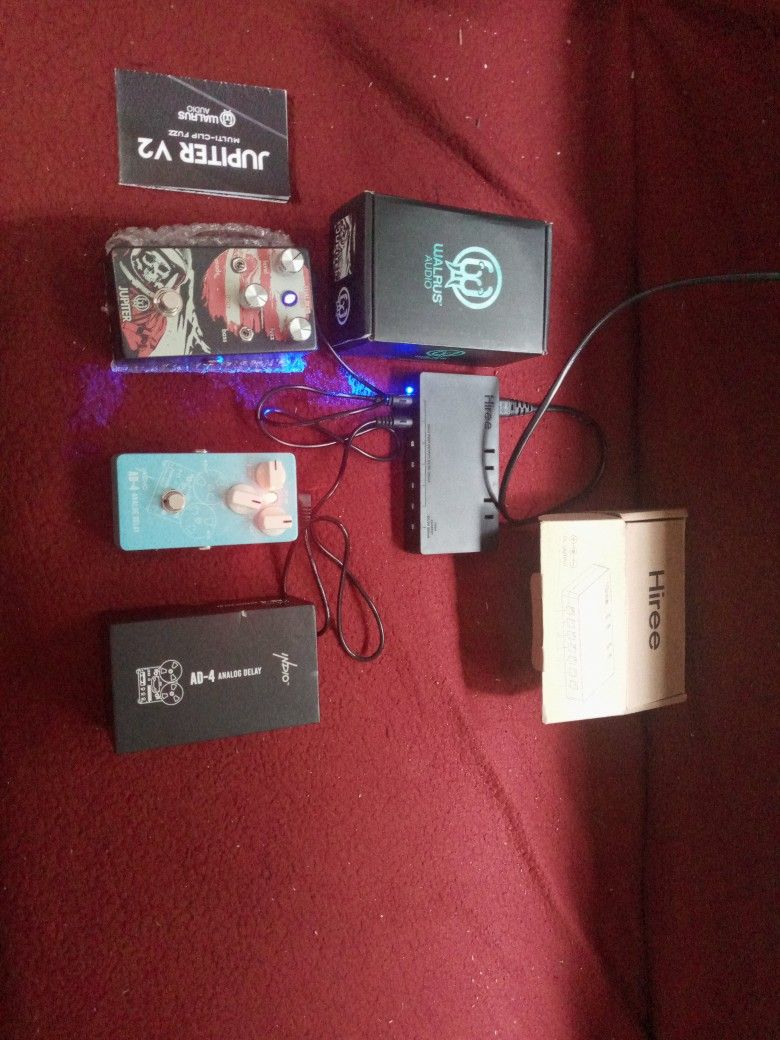 Walrus Audio Jupiter V2 Multi Clip Fuzz With Analog Delay And Pedal Power Bank