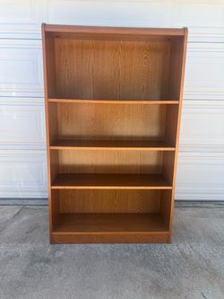Bookcase with three shelves 60x36x12