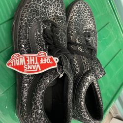 Van Off The Wall Size 8.5 Men 10 W Price Firm  Brand New With Tag