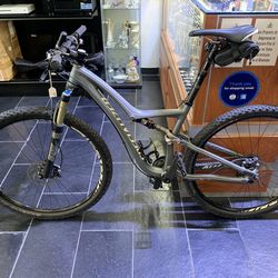 Specialized Rumor 18spd Deluxe Mountain Bicycle