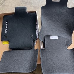 2022 Venza Floor Mat New