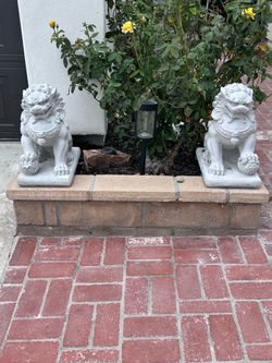 Foo dogs (Portland cement)