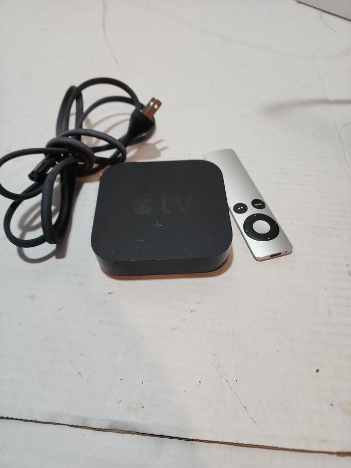 Apple TV 3rd Generation HD Media Streamer Device (Model A1469) with Apple Remote