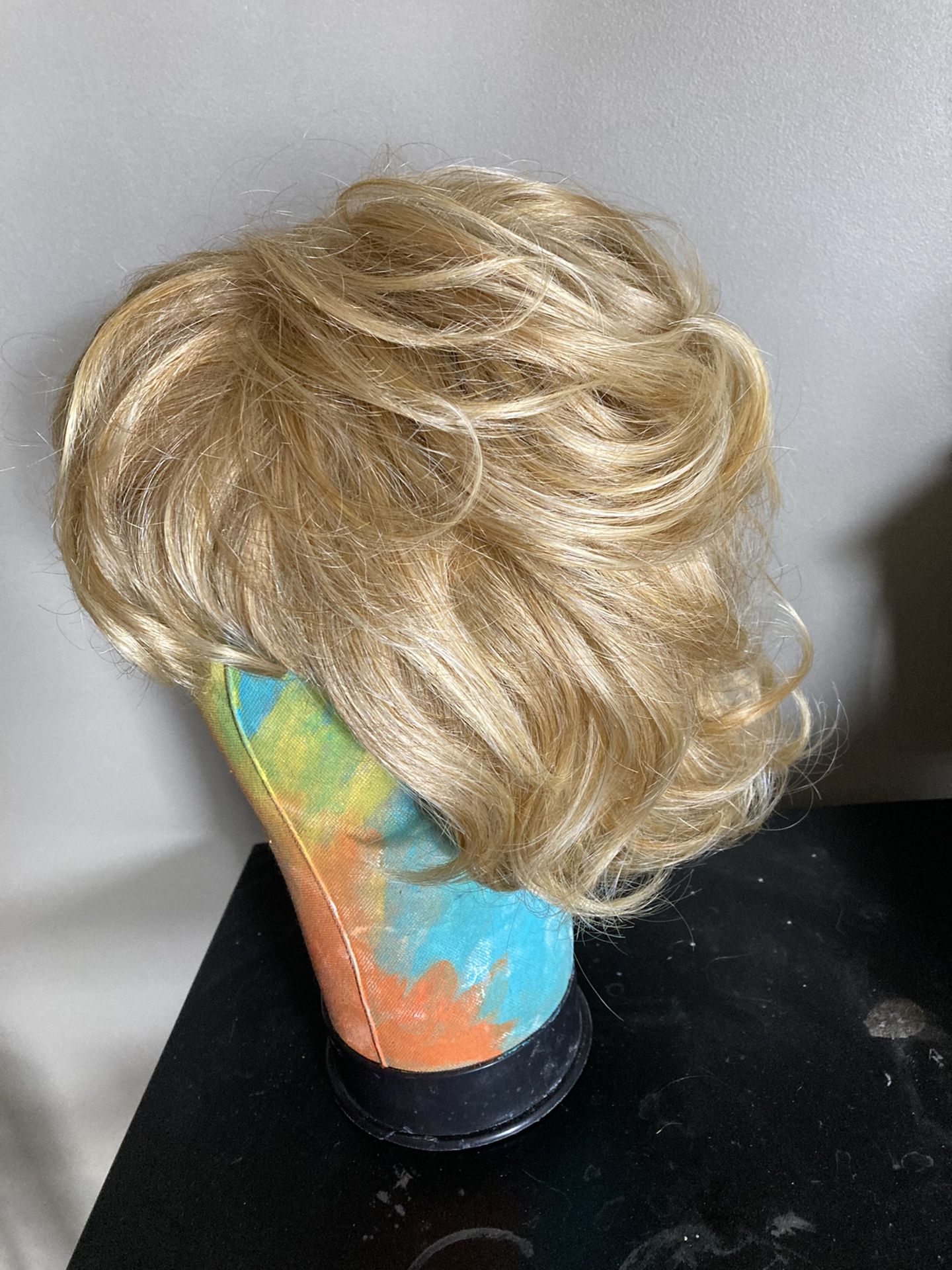 Short Golden Blonde Wig