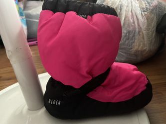 Warm boots, tights, etc