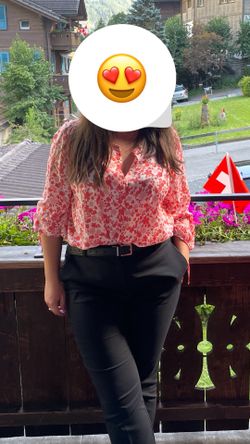 Blouse with floral print. Size L