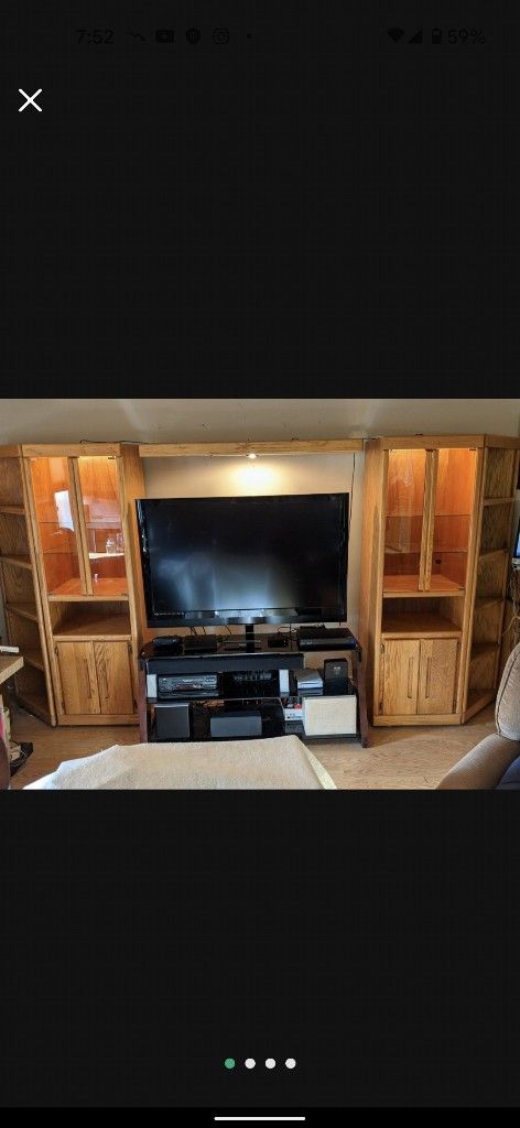 FREE! Entertainment Center 5 Pieces (Rollable) In SW Ranches! 