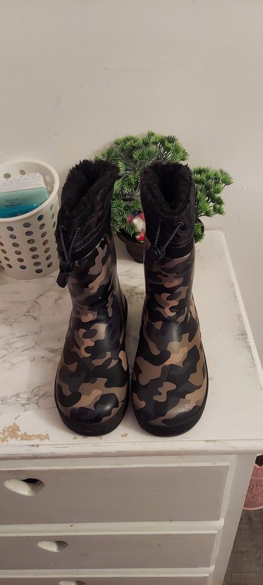 Boy Snow Boots Or Rain Boots Size 2/3
