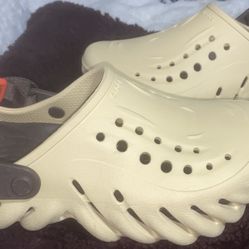 Crocs Size 6J 