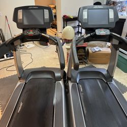Life Fitness 95T Treadmills (2)
