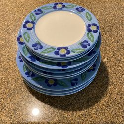Dinnerware for (4)