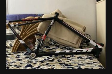 21” large Fuji SLM 2.O 26” C10 Carbón Fiber Hardtail new