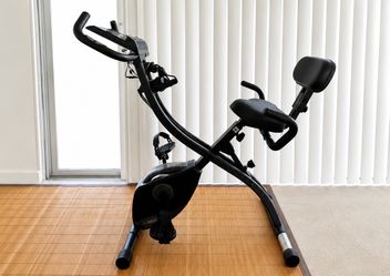 Exercise bike with pull handles