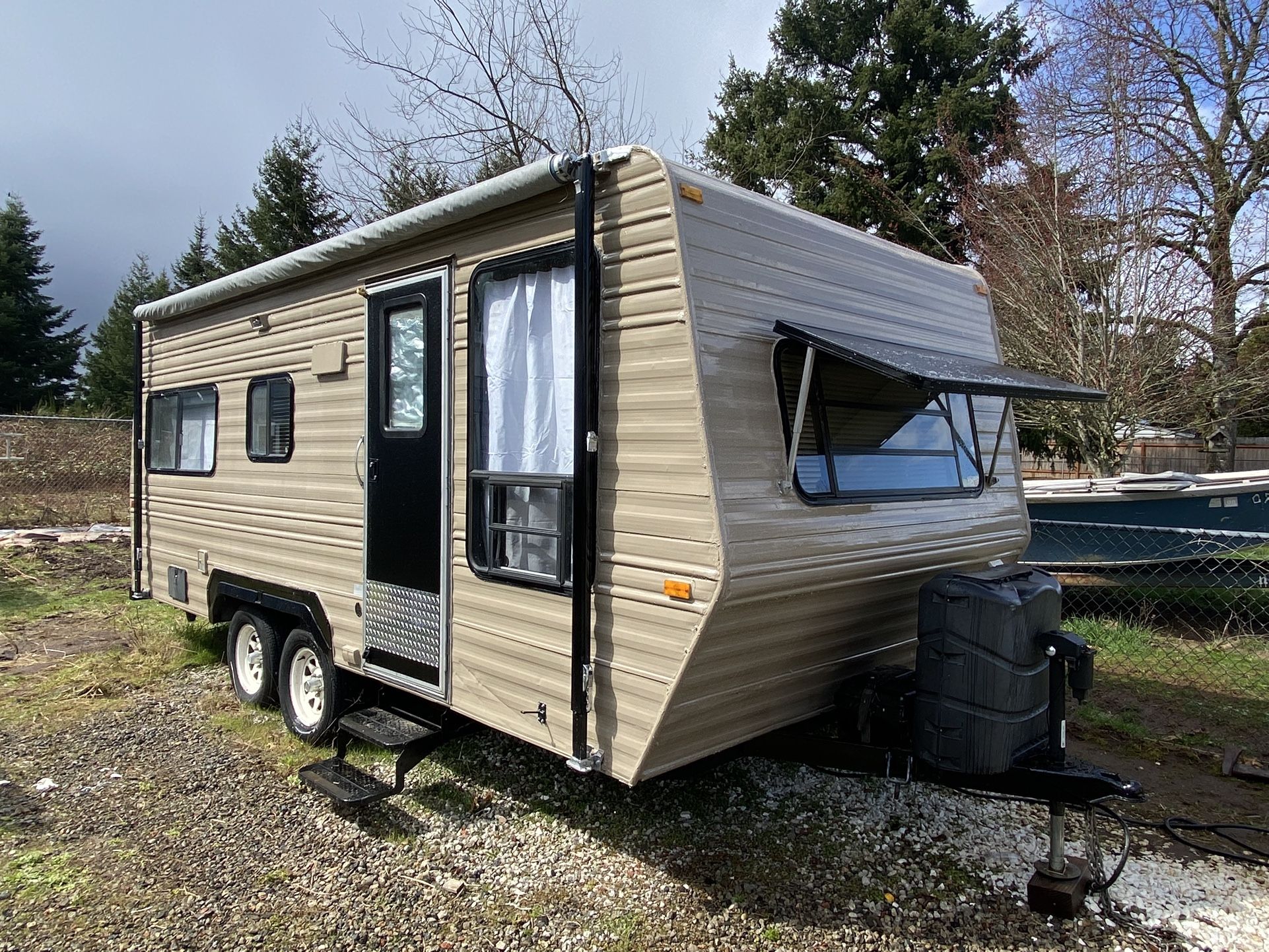1992 Komfort Travel Trailer