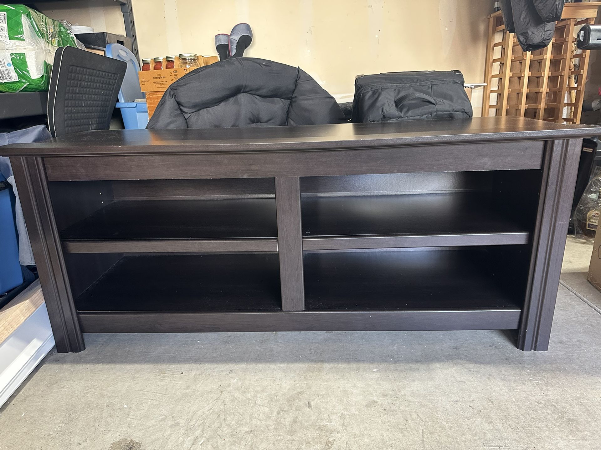 Tv Stand/Entertainment Center