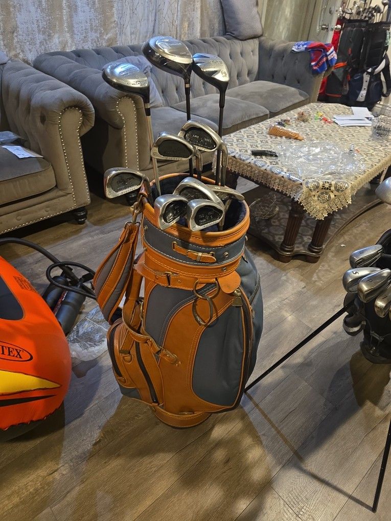 COMPLETE GOLF CLUBS SET WITH GOLF BAG (10 CLUBS)