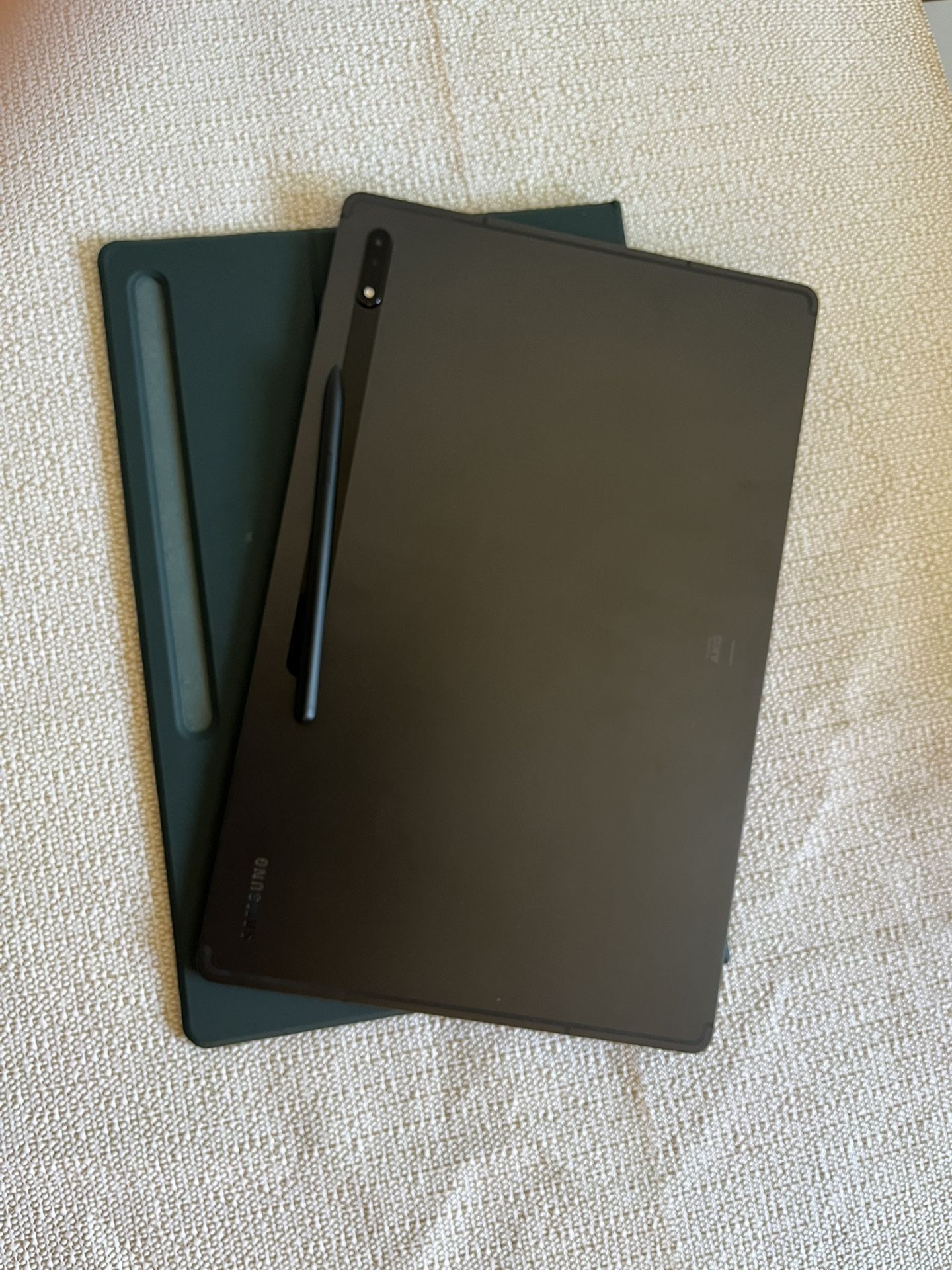 Samsung Galaxy Tab S8 Ultra (2022 Model) 256gb with keyboard, case & Stylus Pen