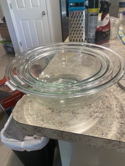 Pyrex  Glass mixing bowl set
