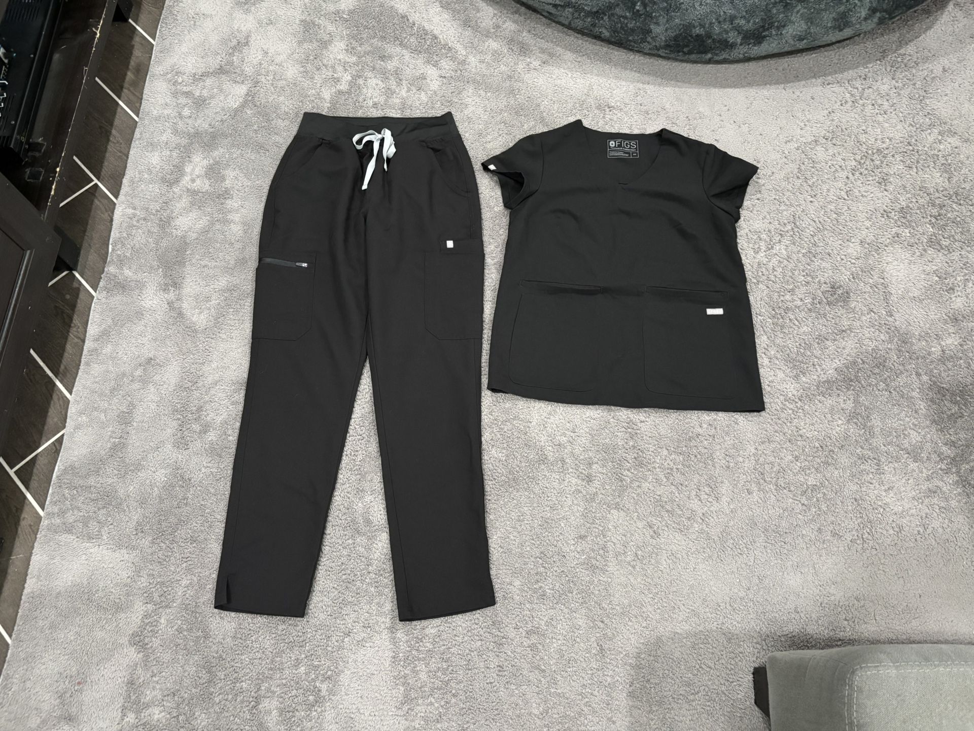 XS/S FIGS Black Scrub Set