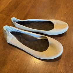 Women’s reef flats size 8, shipping available