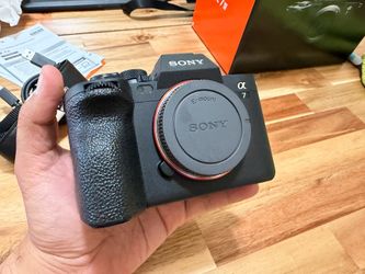 SONY A7 IV BODY ONLY – LIKE NEW