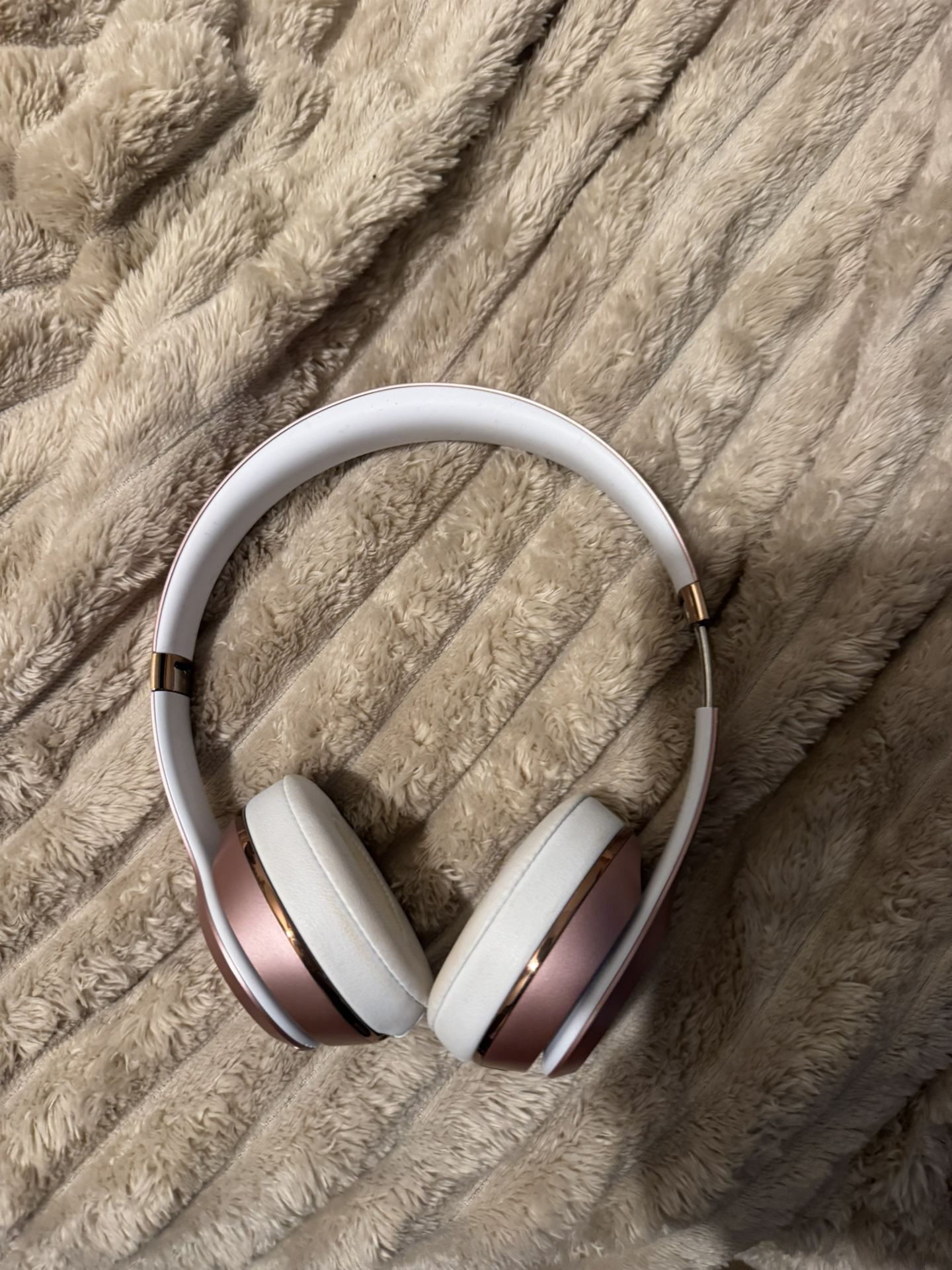 Rose Gold Wireless Beats 