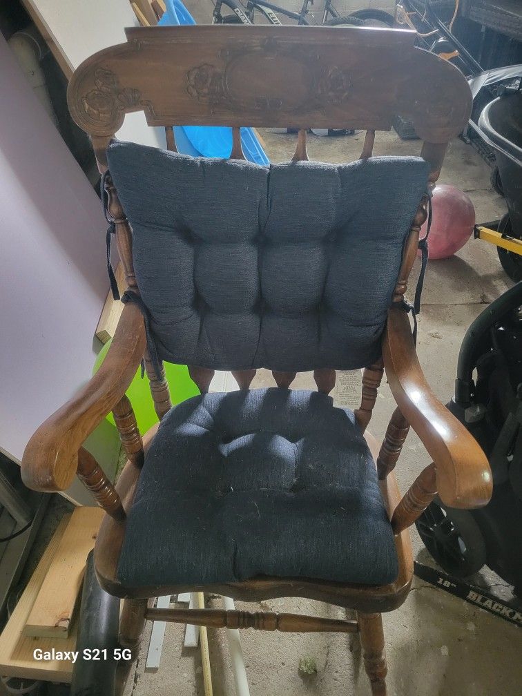 Sturdy Rocking Chair 