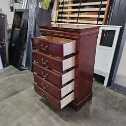 Dresser 