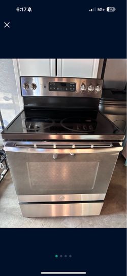 GE (General Electric) freestanding electric range Stove