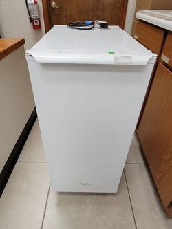 Scratch and Dent Whirlpool Ice Machine