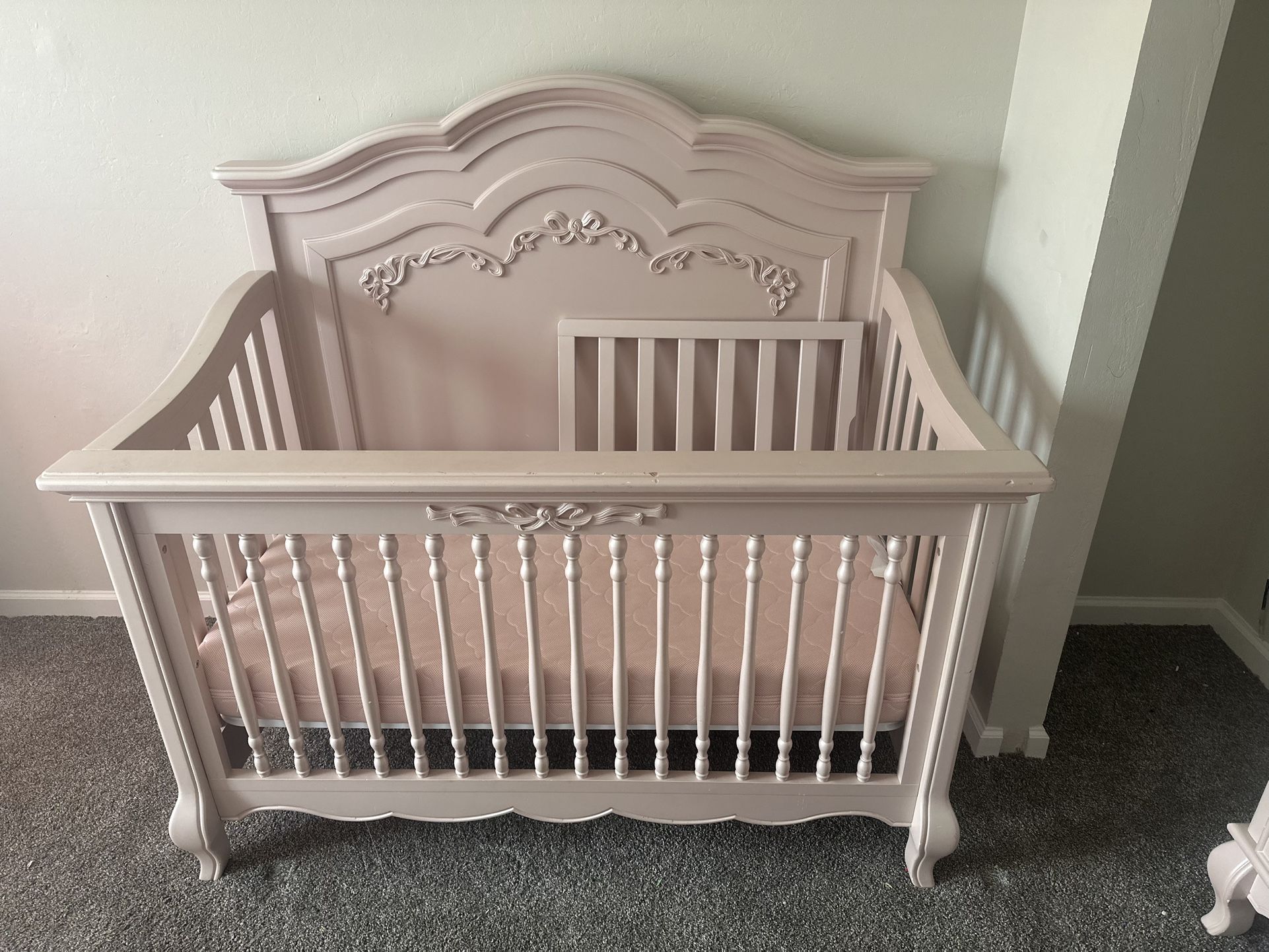 Baby 5in1 Crib & 7 Drawer Double Dresser Set
